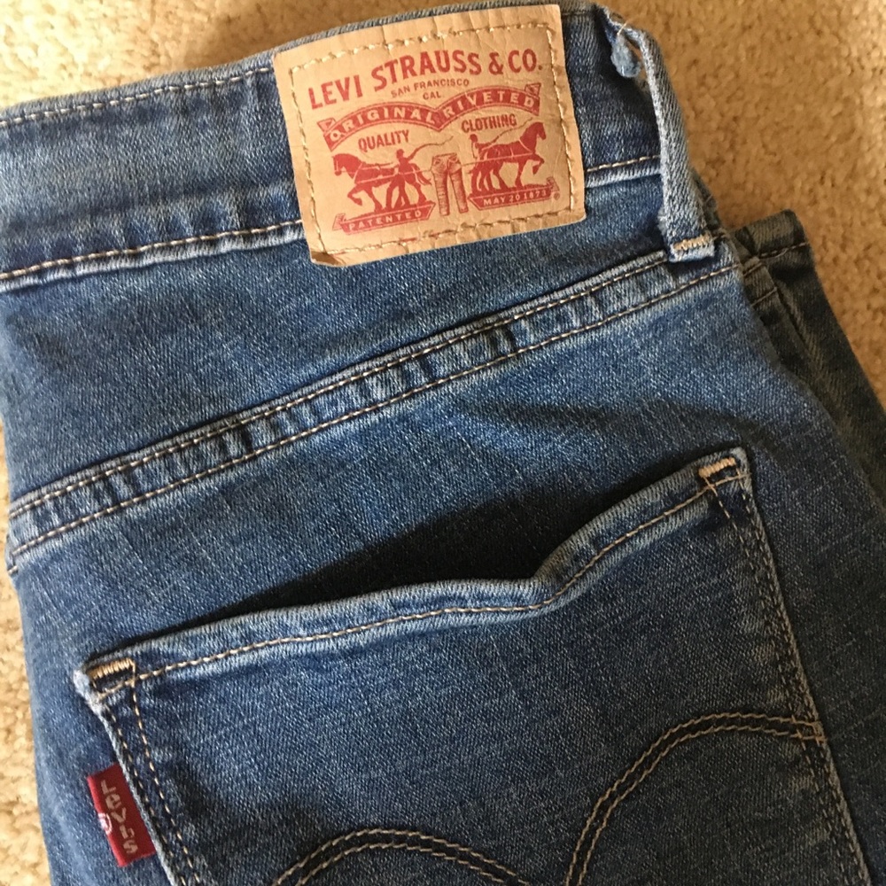 Levi High Rise Skinny Jeans